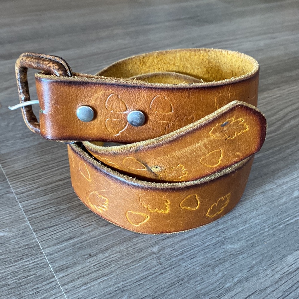 LEATHER Stamped 100%leather buckle belt 37”
